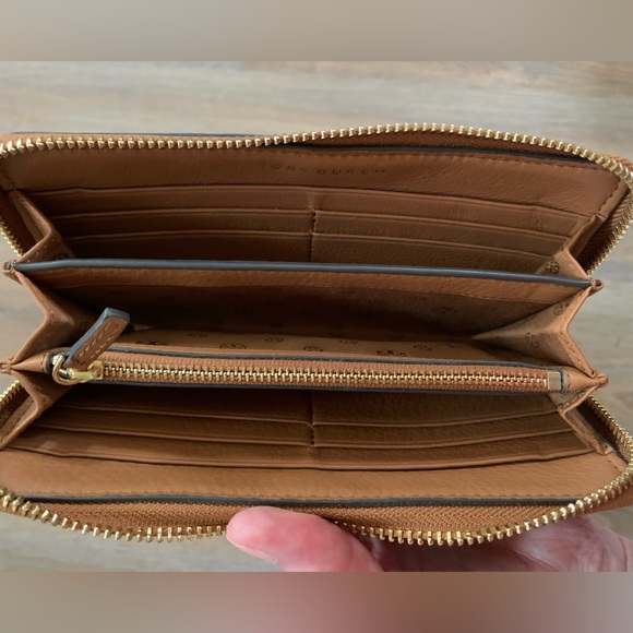 TORY BURCH Thea Multi-Gusset Zip
Continental Wallet - Picture 5 of 10